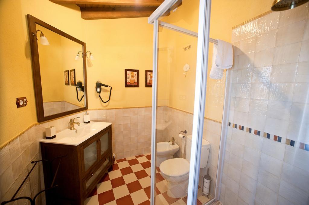 Apartamento Rural Arbequina, PISCINA CLIMATIZADA TERMAL Balneario el Salugral a 12 KILÓMETROS, 5 euros por persona Casas del Monte Quarto foto