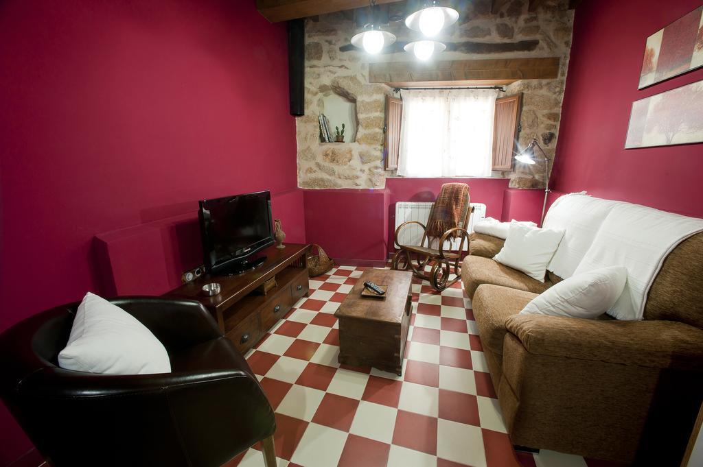 Apartamento Rural Arbequina, PISCINA CLIMATIZADA TERMAL Balneario el Salugral a 12 KILÓMETROS, 5 euros por persona Casas del Monte Quarto foto